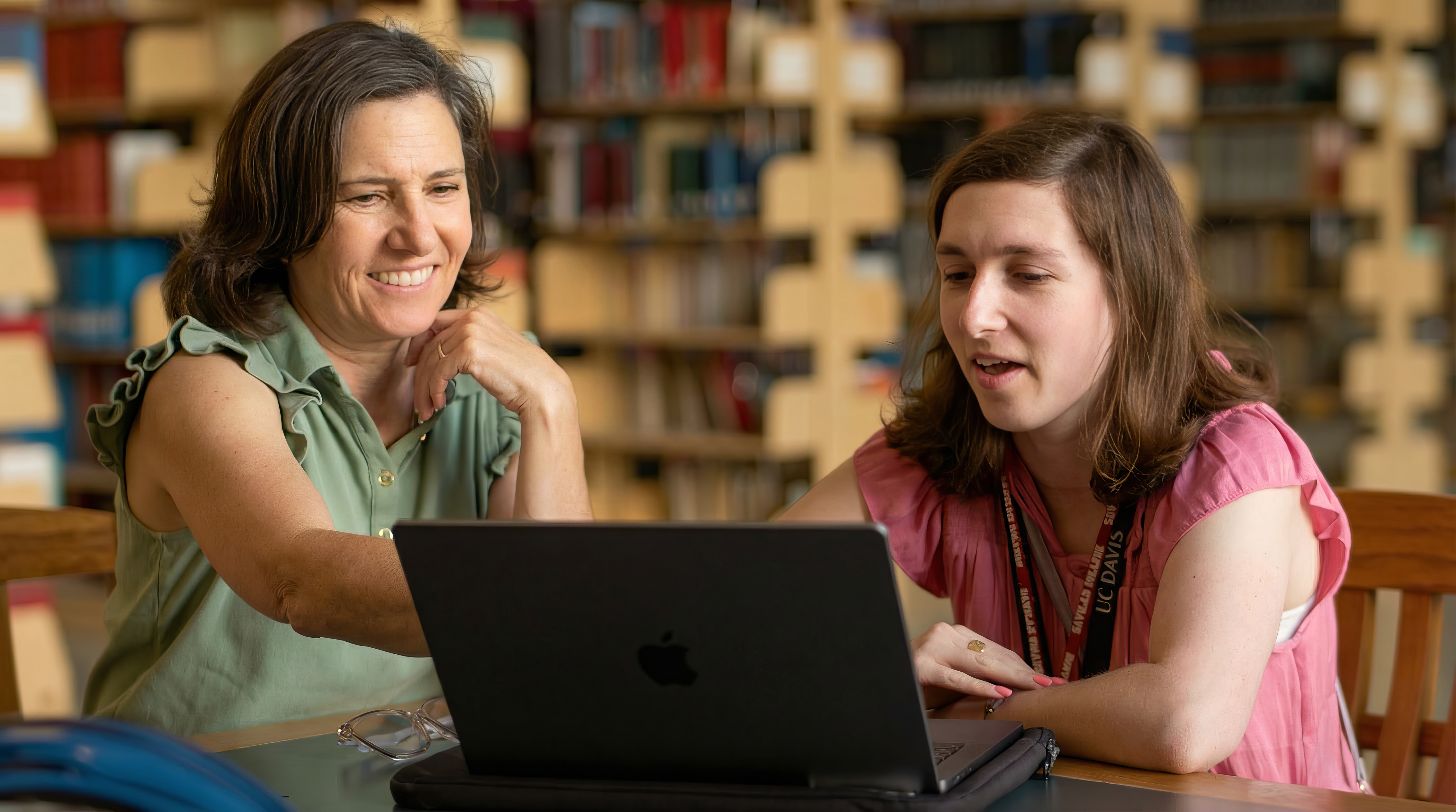 Ambassador Kathy helping her daughter use a laptop